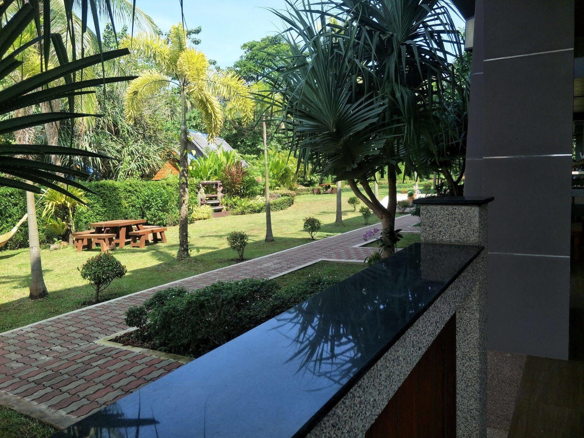 Lanta Intanin Resort - Sha Extra Plus Ko Lanta Kültér fotó